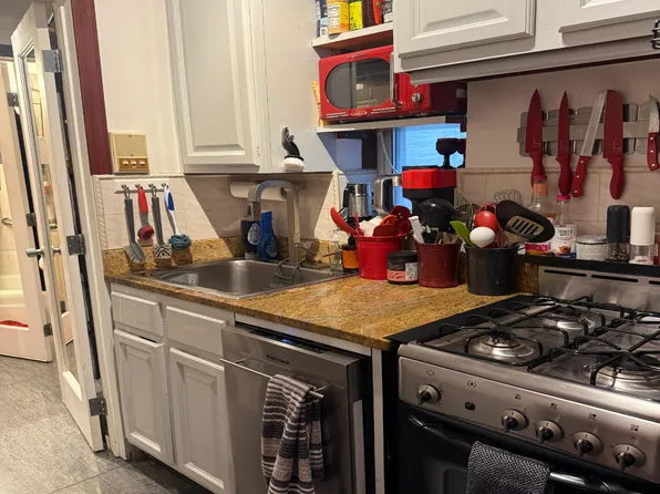 338 West 19th Street image 1 of 6