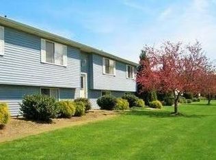 6740 Creekside Dr APT C, Madison, OH 44057