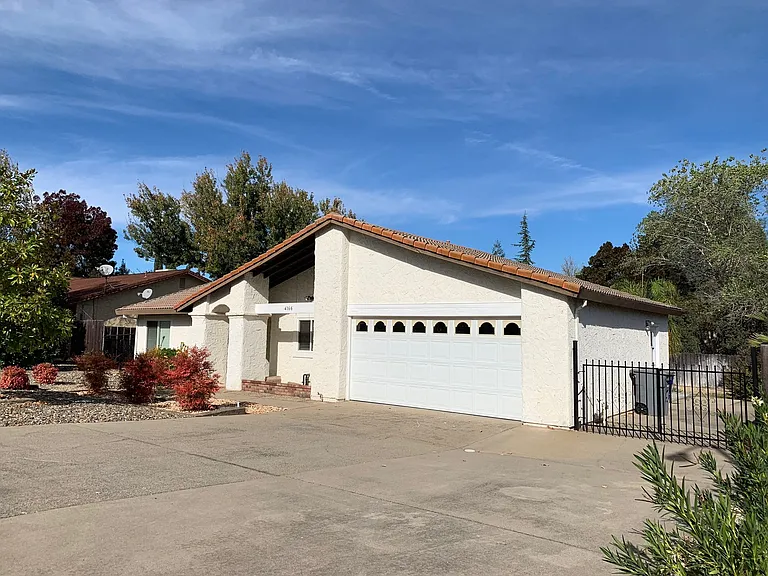 4166 Jasper Way — Photo 2