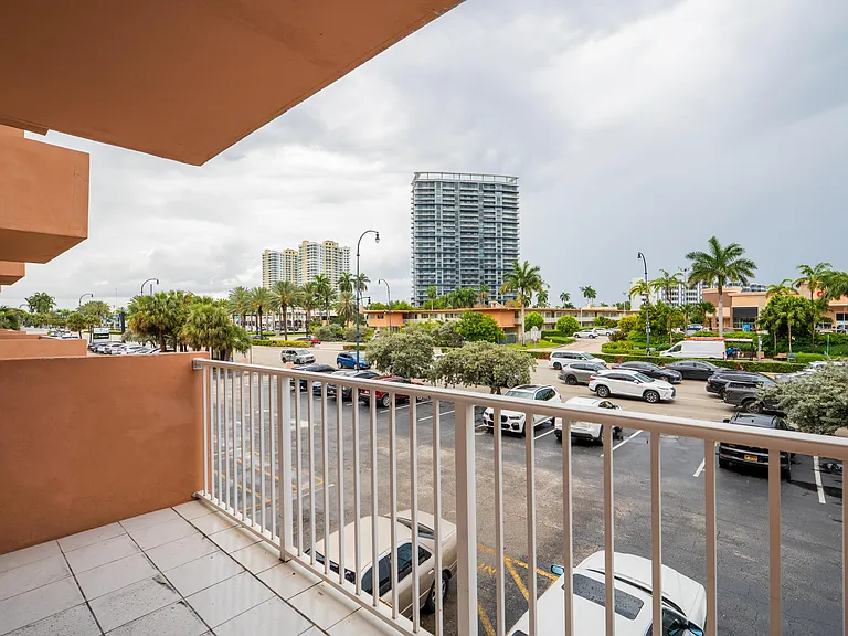 2200 E Hallandale Beach Blvd #202 — Photo 11