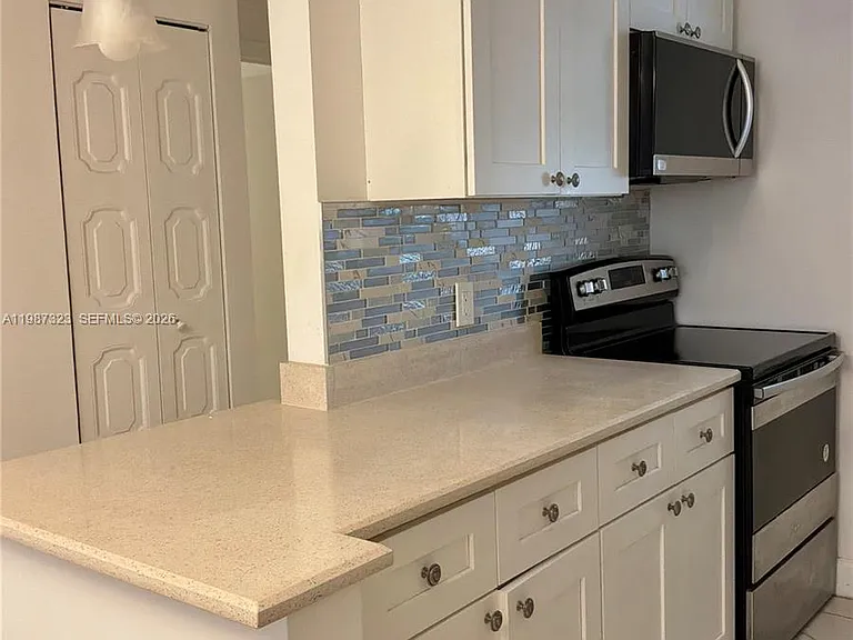 550 SW 2nd Ave #1210 — Photo 8