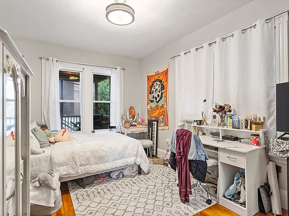 3rd image of 194 Emerson St #1