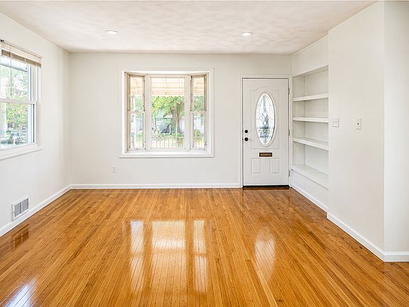 4th image of 530 Oglethorpe St NE