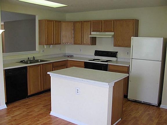 2nd image of 2250 Shadowbrook Dr