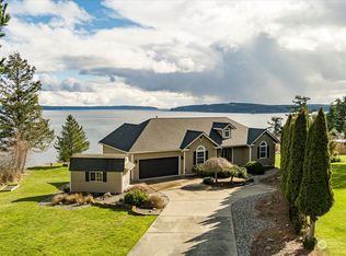 2449 Surf Paradise Dr, Greenbank, WA 98253