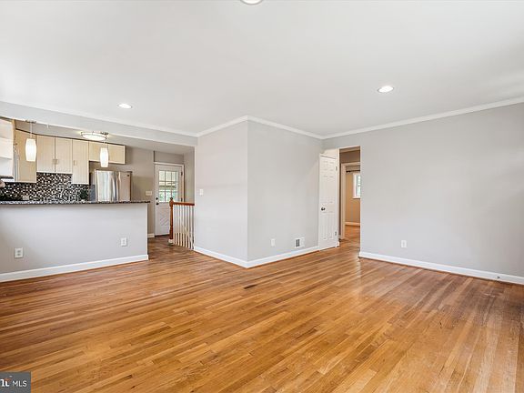 2nd image of 4403 Ives St