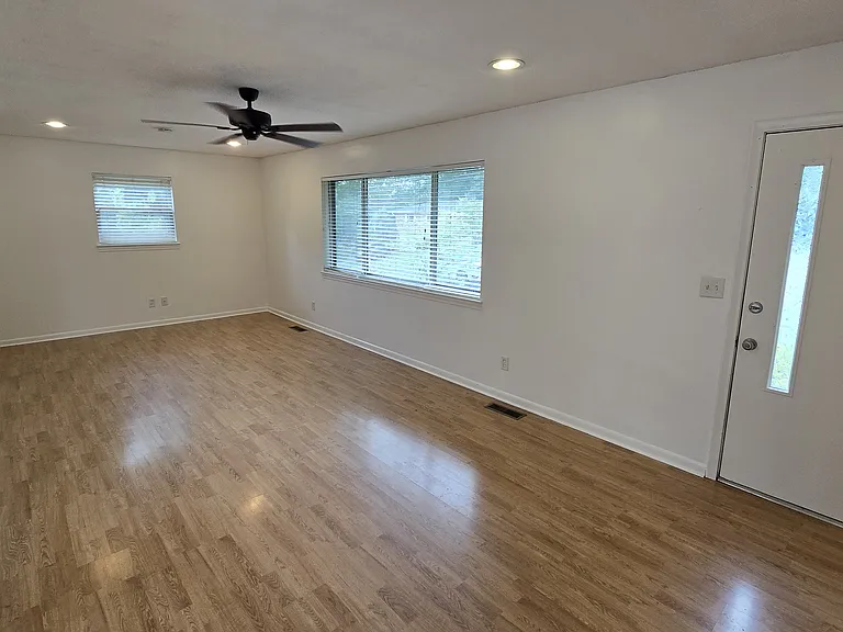 1323 Easy Ln — Photo 2