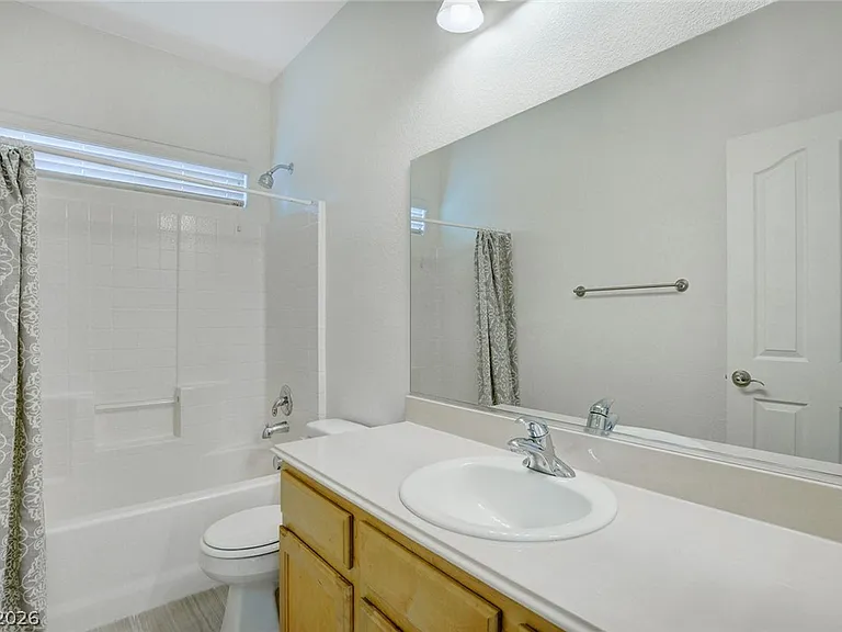 127 Tilbury Ave — Photo 27