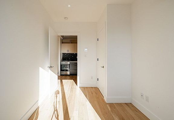 5th image of 204 Linden Blvd #5D