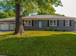 10141 Reeds Dr, Overland Park, KS 66207