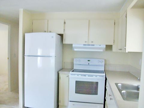 2nd image of 404 Summerhill Dr