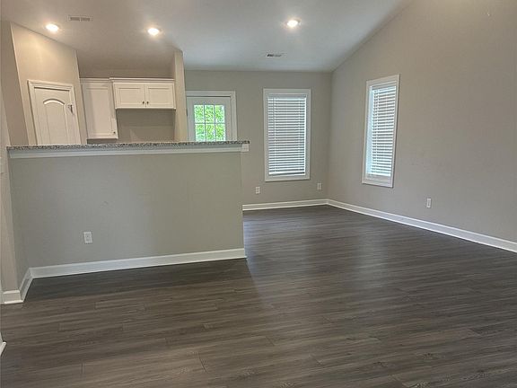 3rd image of 1014 N Main St