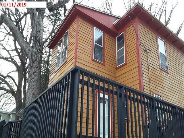 2nd image of 320 Vine Ave