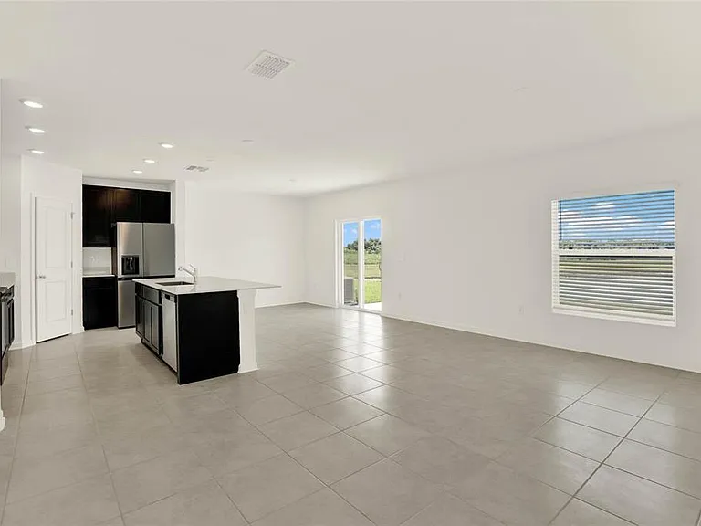 517 Bell Prairie Cir — Photo 4