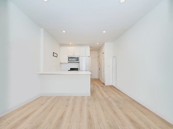2nd image of 319 E 78th St #3D