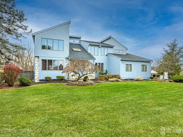 1 Peppermint Hill Rd, North Brunswick, NJ 08902