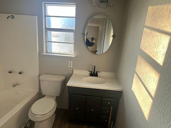 5th image of 209 11th Ave NW #209