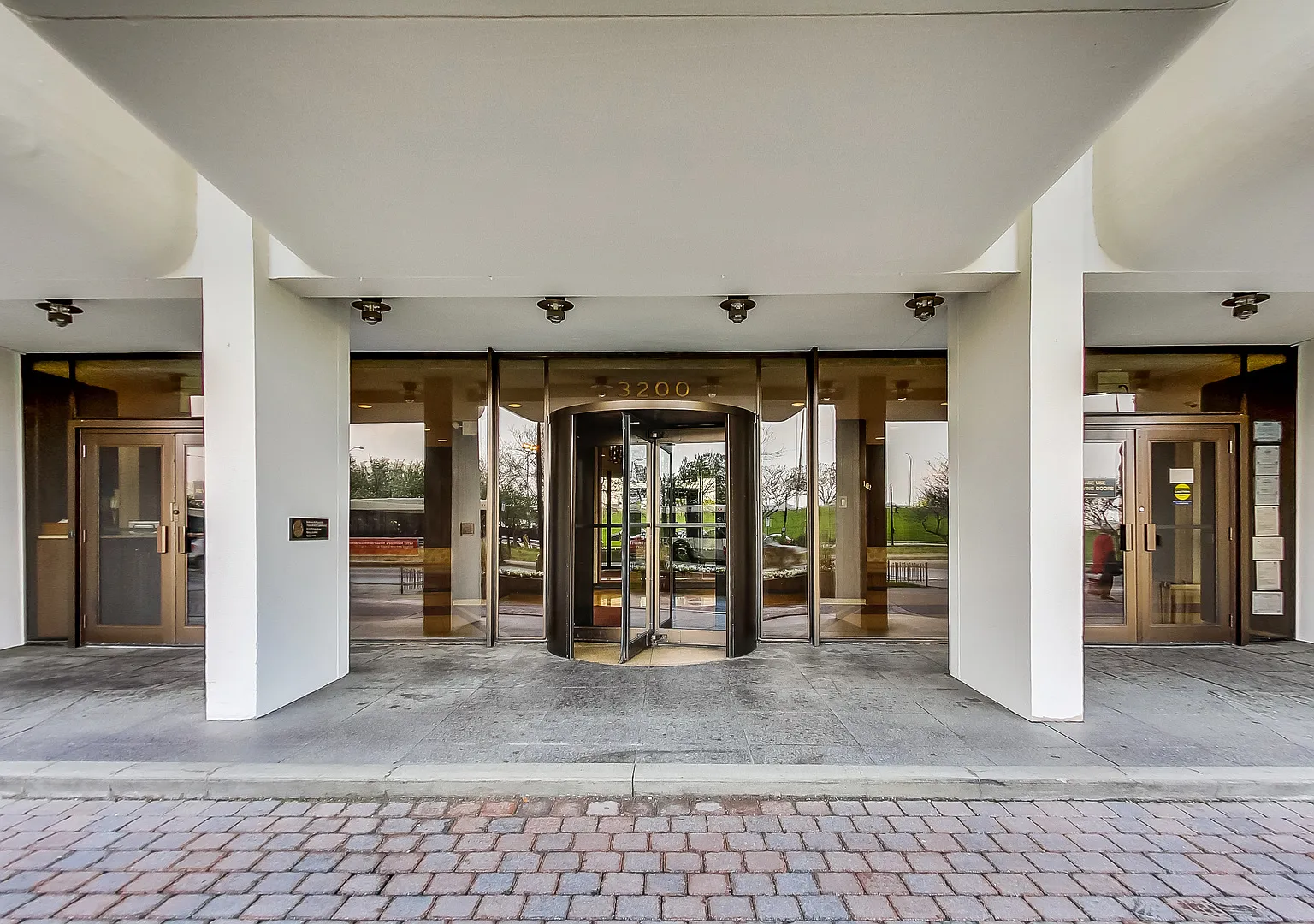 2 bed, 1200 sqft, $3,900 — Photo 3