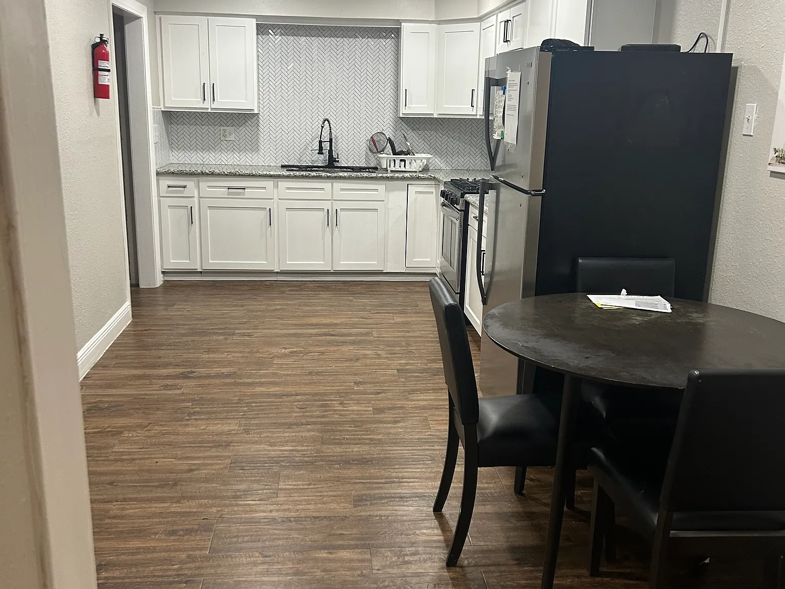 8 bed, 1964 sqft, $650 — Photo 3