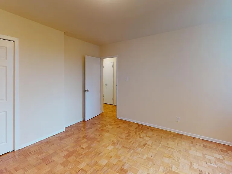 7471 Yonge St — Photo 22