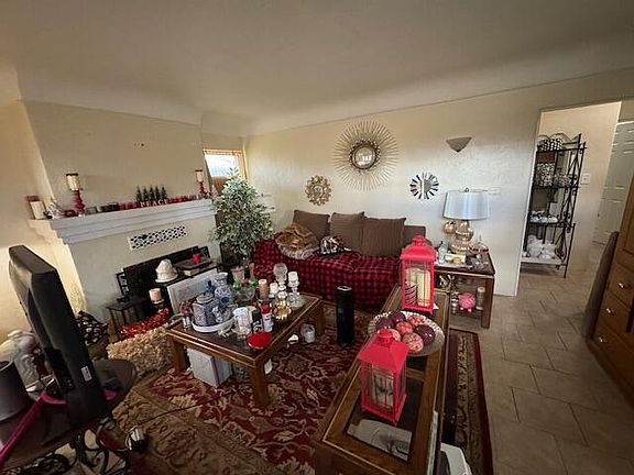 3rd image of 205 W Lancaster Blvd