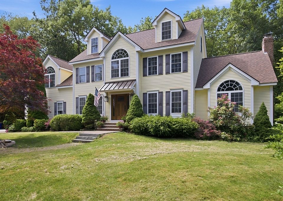 1st image of 8 Evergreen Dr
