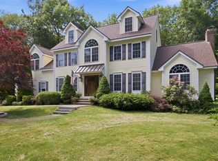 8 Evergreen Dr, Plaistow, NH 03865