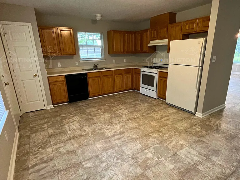 109 Andra Ave — Photo 4