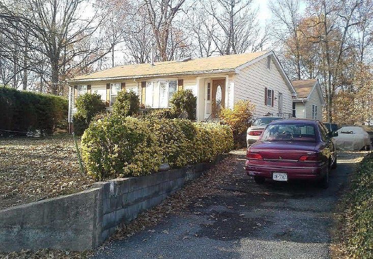 2nd image of 2890 Buck Lodge Rd