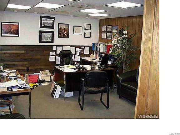 4th image of 2323 Hyde Park Blvd