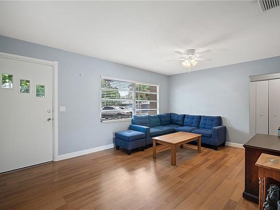 5th image of 1728 Suffolk Dr