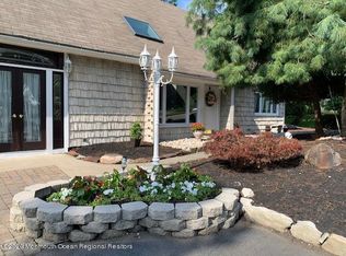 22 Hillside Rd, Manalapan, NJ 07726