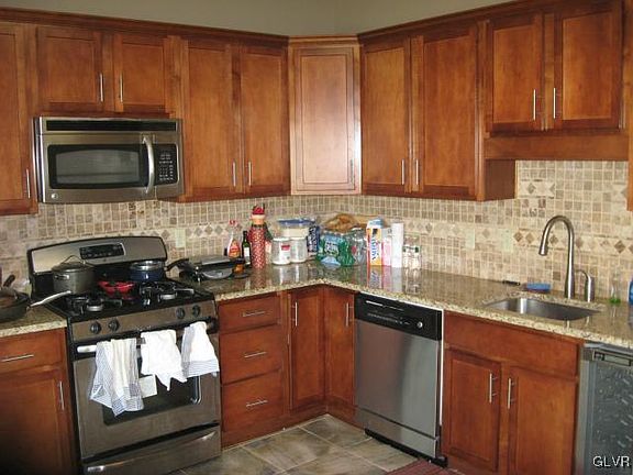 2nd image of 22 Hillside Ct N #N