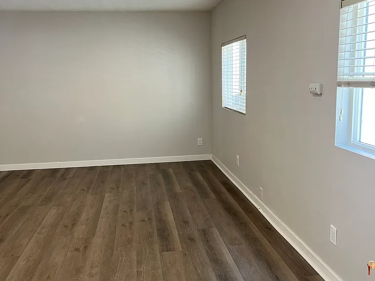 4177 Myrtle Ave — Photo 7