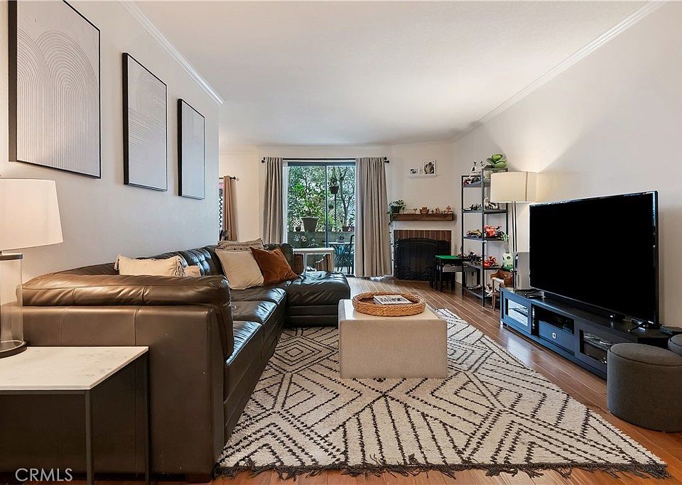 1st image of 13331 Moorpark St APT 119