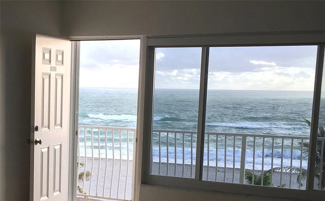 Mainsail — Photo 1
