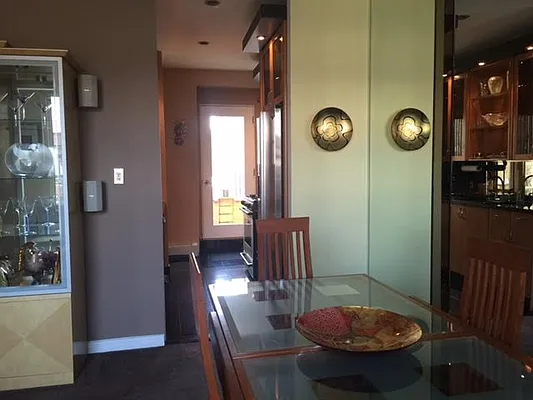 Sold by Giaps Realty Group LLC | media 7