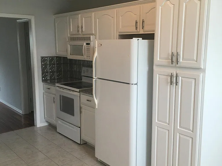 604 Ryleigh Cir — Photo 3