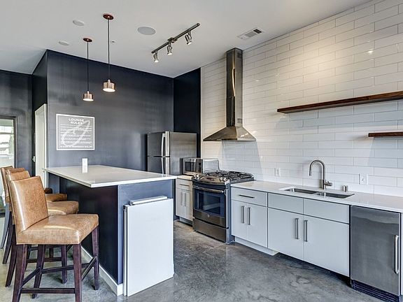 5th image of 1002 Division St APT 204