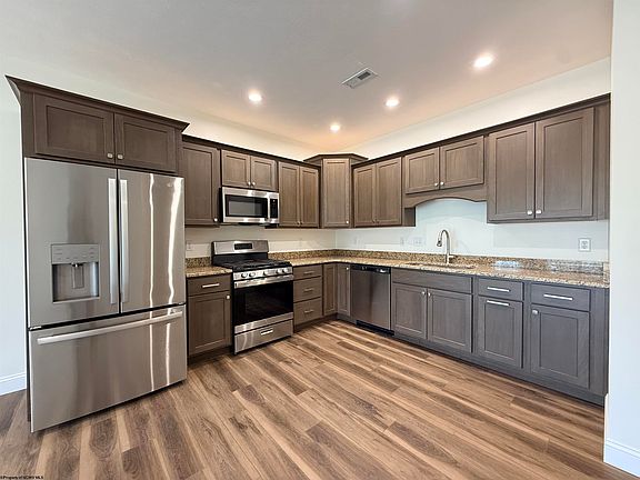 5th image of 141 Willow Oak Dr