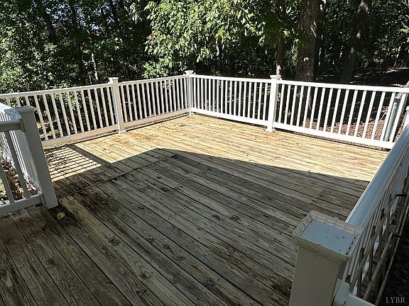 4th image of 2481 Twin Lake Dr