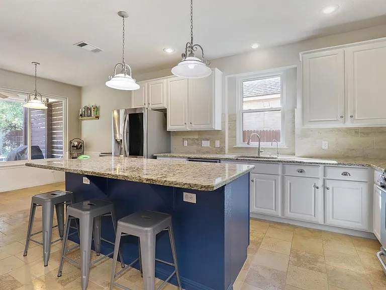 18121 Whitewater Cv — Photo 5