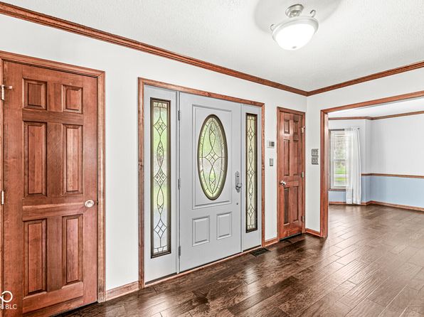 4152 S Creekside Dr, New Palestine, IN 46163