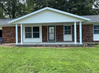 1005 S Paul St, Nashville, IL