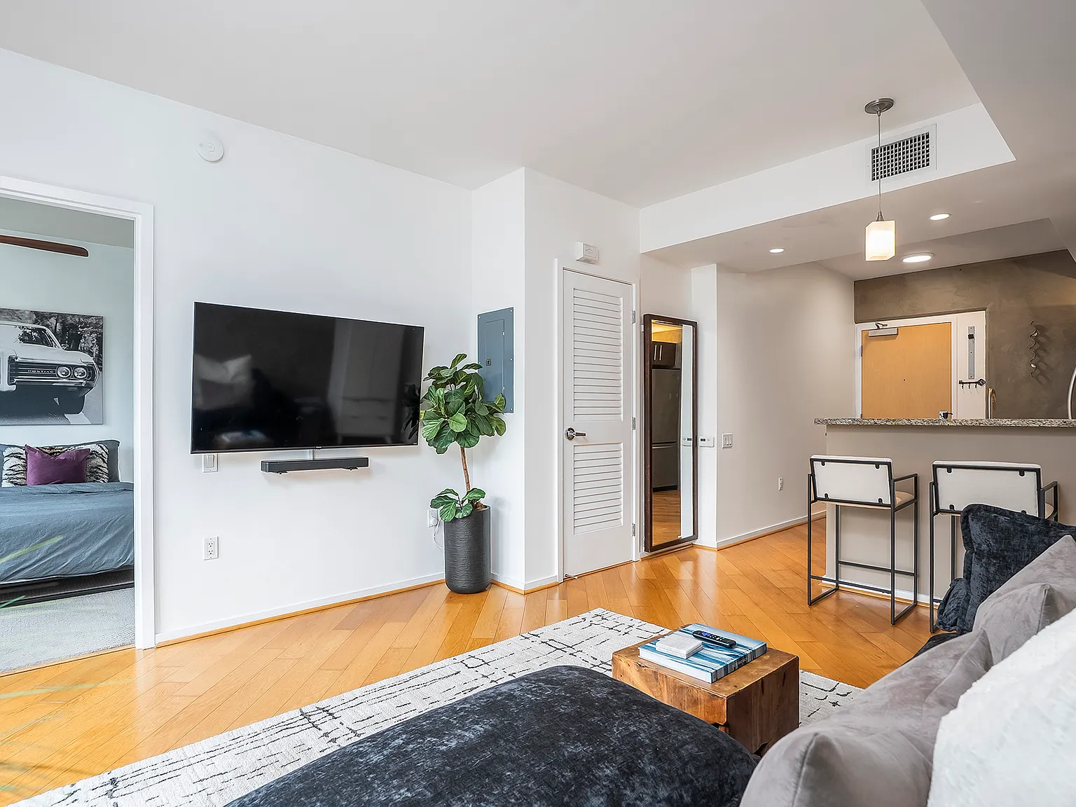 1 bed, 621 sqft, $3,350 — Photo 4