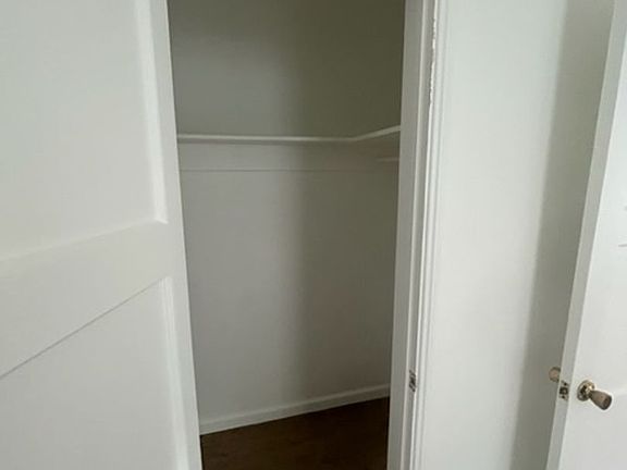 3rd image of 1423 Cloverfield Blvd APT A