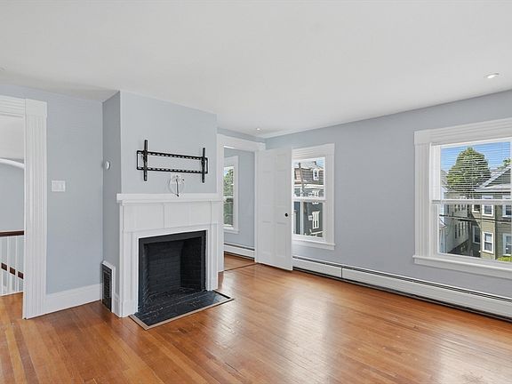 5th image of 52 Pleasant St