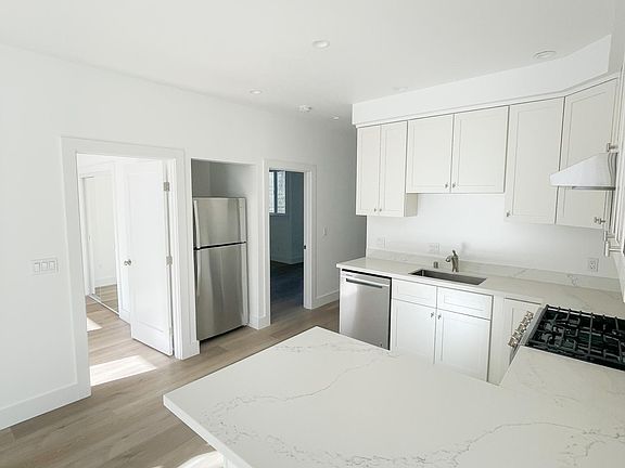 3rd image of 3337 Steiner St #2