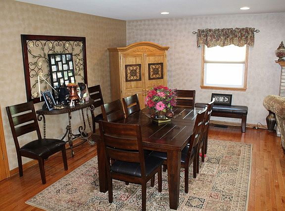5th image of 4105 Larkspur Ln