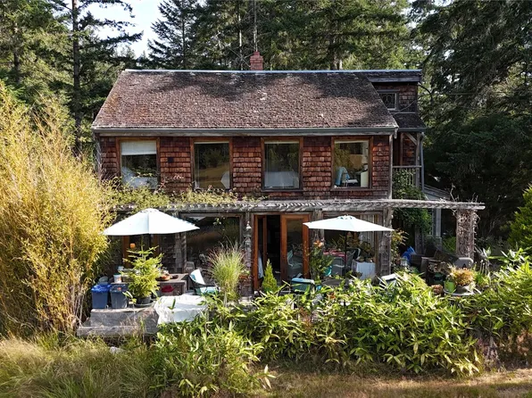 190 McLennan Dr, Saltspring Island, BC V8K 1X2